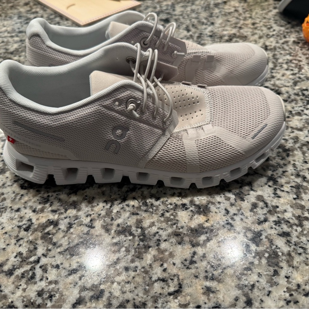 ON Running Cloud Sneakers No Insoles